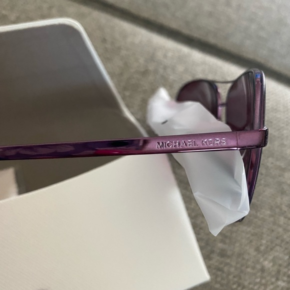 💕NWT Michael Kors Aviator sunglasses💕 - Picture 4 of 7